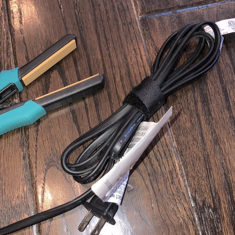 CHI AIR mini flat iron great for travel - Picture 4 of 4
